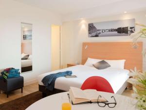 Aparthotel Adagio Toulouse Centre Ramblas客房内的一张或多张床位