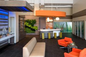 EVEN Hotel Omaha Downtown - Old Market by IHG的休息区