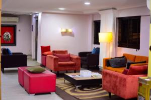 Zona d'estar a GolfView Suites & Conference Center