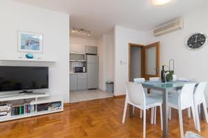 Kuchyňa alebo kuchynka v ubytovaní Apartment Mirela