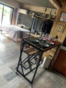 a table with a mirror and a bed in a room at Lofts Mai Self Amenities in Tigre