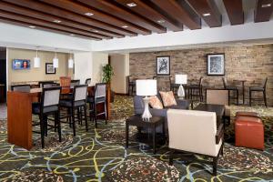 Staybridge Suites Atlanta - Midtown, an IHG Hotel 레스토랑 또는 맛집