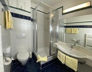 Kamar mandi di Pension Christina