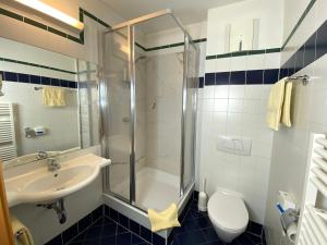 Kamar mandi di Pension Christina
