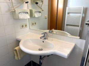 Kamar mandi di Pension Christina