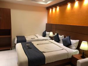Postel nebo postele na pokoji v ubytování HOTEL SPARK RESIDENCY