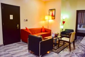 Zona d'estar a GolfView Suites & Conference Center