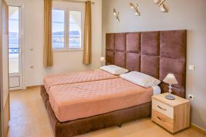 Posteľ alebo postele v izbe v ubytovaní Haraki Sand Beach