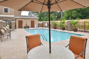 The swimming pool at or close to Staybridge Suites Tomball, an IHG Hotel