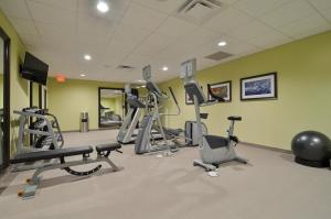 Fitness centrum a/nebo fitness zařízení v ubytování Staybridge Suites Tomball by IHG