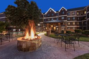 Foto da galeria de Staybridge Suites Tulsa-Woodland Hills, an IHG Hotel em Tulsa