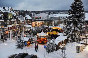 a christmas market in a town in the snow at Appartement Bouwens in Winterberg