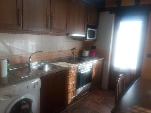 Kuchnia lub aneks kuchenny w obiekcie Apartamentos Anateresa
