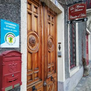 a wooden door on the side of a building at LA MAISON DE MARION in Tournus
