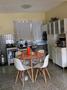 a kitchen with a table and chairs in a kitchen at Apto lindo em Alter do chão in Alter do Chao