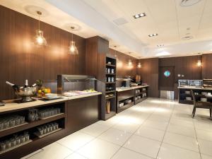 Kuchyň nebo kuchyňský kout v ubytování Hotel Guadalmedina
