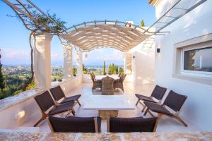 Balkón nebo terasa v ubytování Paleopetres La Chataîgne - Private Pool - Sea Views - Corfu Town -