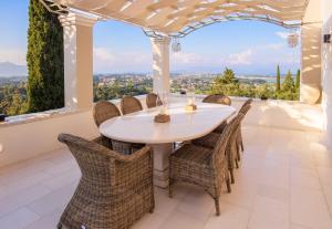 Balkón nebo terasa v ubytování Paleopetres La Chataîgne - Private Pool - Sea Views - Corfu Town -