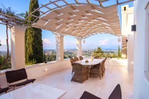 Balkón nebo terasa v ubytování Paleopetres La Chataîgne - Private Pool - Sea Views - Corfu Town -
