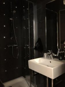 Koupelna v ubytování Hotel Dauphin