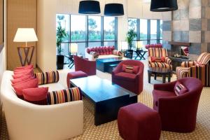 Posezení v ubytování Staybridge Suites Yas Island Abu Dhabi by IHG