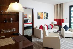 Posezení v ubytování Staybridge Suites Yas Island Abu Dhabi by IHG