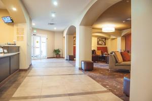 Majoituspaikan Candlewood Suites Fort Collins, an IHG Hotel aula tai vastaanotto