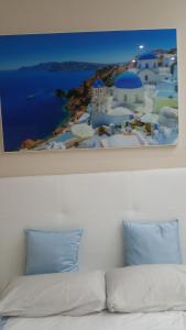 a picture above a bed with blue pillows at Ria de Vigo hasta 8 huespedes in Vigo