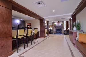 Posezení v ubytování Staybridge Suites Tomball by IHG