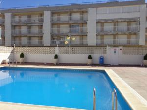 a swimming pool in front of a building at Bertur Forner in Peñíscola