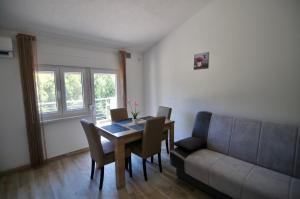 Posezení v ubytování NEÐO Apartments Brda + 34 fotografií