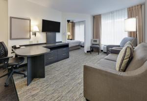 Et opholdsområde på Candlewood Suites Dallas Market Center-Love Field, an IHG Hotel