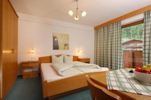 Кровать или кровати в номере Haus Anton Sölden - Apartments & Zimmer