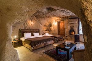 A bed or beds in a room at Atilla's Cave Hotel