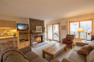 TV a/nebo společenská místnost v ubytování Breakaway West - Studio, 2,3 Bedrooms by Vail Realty