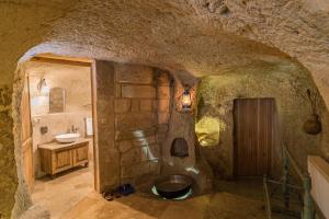 A bathroom at Atilla's Cave Hotel