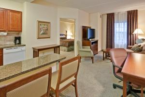 Kuchyň nebo kuchyňský kout v ubytování Staybridge Suites Buffalo by IHG