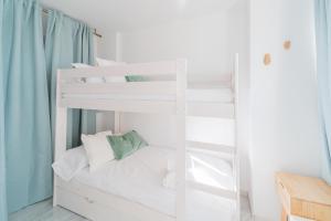 En eller flere senge i et værelse på Expoholidays - Vistas Puerto Aguadulce + 43 billeder