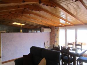 Un restaurante o sitio para comer en Apartamentos Almagro