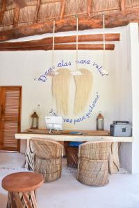 una mesa con sillas de mimbre y una escritura en la pared en Soho Boutique Holbox - Adults Only en Holbox Island