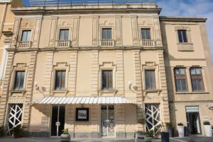 an old building in the center of a city at Una Casa al Belvedere in Enna