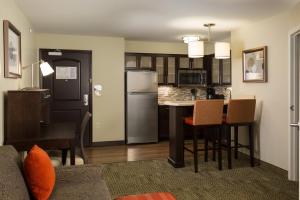 Kuhinja oz. manjša kuhinja v nastanitvi Staybridge Suites - Columbus Polaris, an IHG Hotel