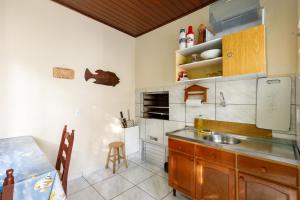 a kitchen with a sink and a counter top at Pousada Residencial Bambus in Florianópolis