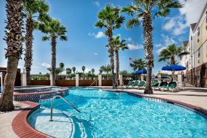 Candlewood Suites Galveston, an IHG Hotel tesisinde veya buraya yakın yüzme havuzu