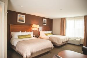 Candlewood Suites Loveland, an IHG Hotel tesisinde bir odada yatak veya yataklar
