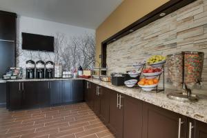 Kuchyň nebo kuchyňský kout v ubytování Staybridge Suites Plano - The Colony by IHG
