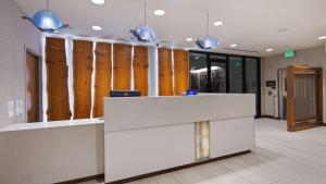 a lobby with a reception desk and wood panels at Best Western Plus Bayside Inn in San Diego