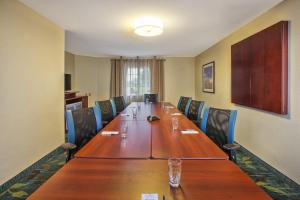 Бизнес-центр и/или конференц-зал в Candlewood Suites Indianapolis Northeast by IHG +18 фотографий
