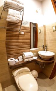 A bathroom at Retama Hotel