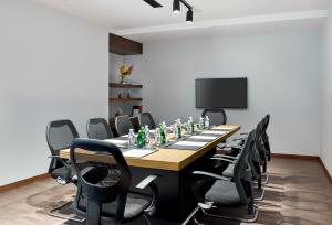 The business area and/or conference room at Staybridge Suites - Doha Lusail by IHG